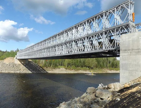 単層/二重層軍事スタイル金属プレハブ橋 200 コンパクトポータブルプレハブ鋼フレームトラスベイリー橋